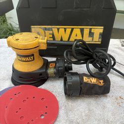 DEWALT 5" Random Orbit Palm Sander Kit-DW421- Clean, Dust Bag, Sheets, Hard Case
