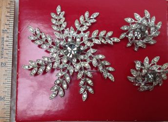 Sarah Coventry "Evening Snowflake" brooch and clip on earrings.