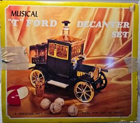 Vintage 1960’s Ford Model T 1915 Liquor Decanter Japan Music Box w/Shot Glasses