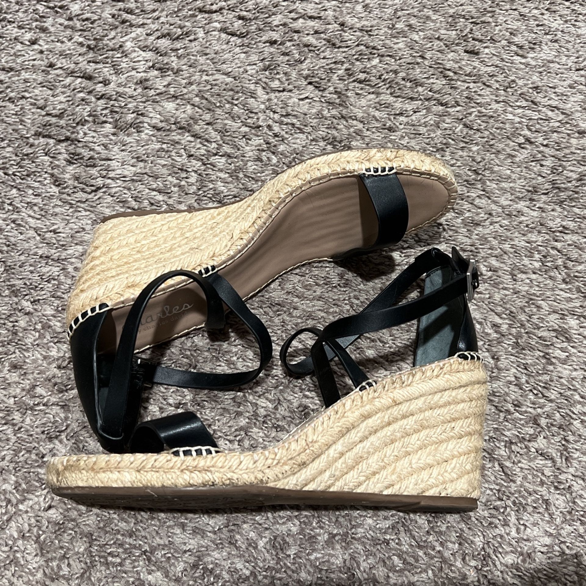 Charles By Charles David Petite Wedge Size 9