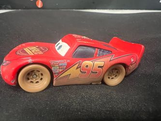 DISNEY PIXAR CARS “ DIRT TRACK LIGHTNING MCQUEEN” DIECAST