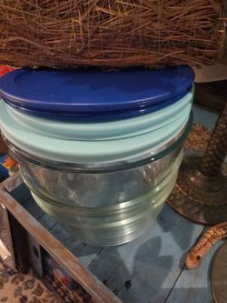 3 glass bowls with lids