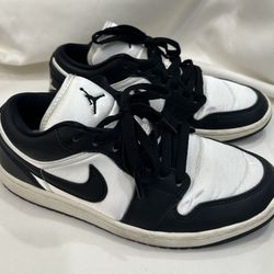 Woman’s Black and White Air Jordan 1 Low SE size 7.5