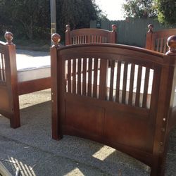 ***(2) Twin Beds With Mattresses ***