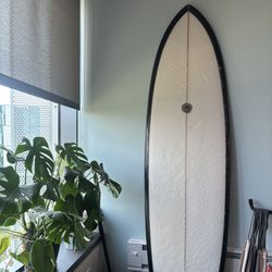 7’6 handshaped surfboard