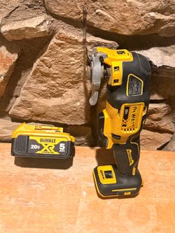 DeWalt multitool XR with battery