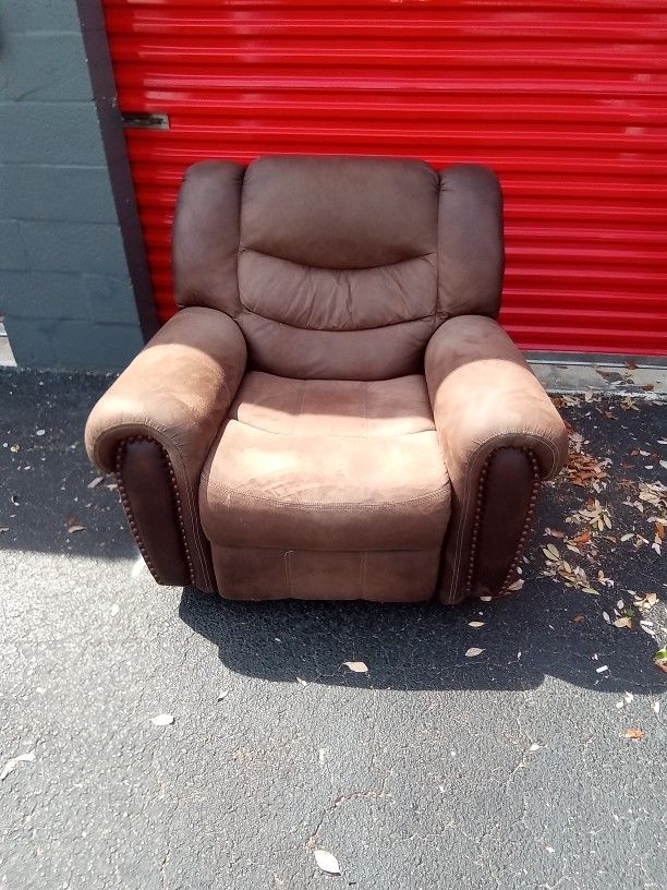 RECLINABLE DE PIEL BRAND NEW