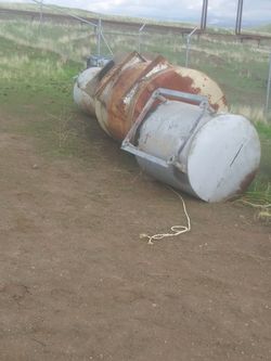 Fuel tanks and stands