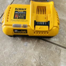 DEWALT 20V MAX/60V MAX Flexvolt 8 Amp Fast Charger