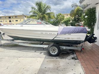 Capri Bayliner Boat
