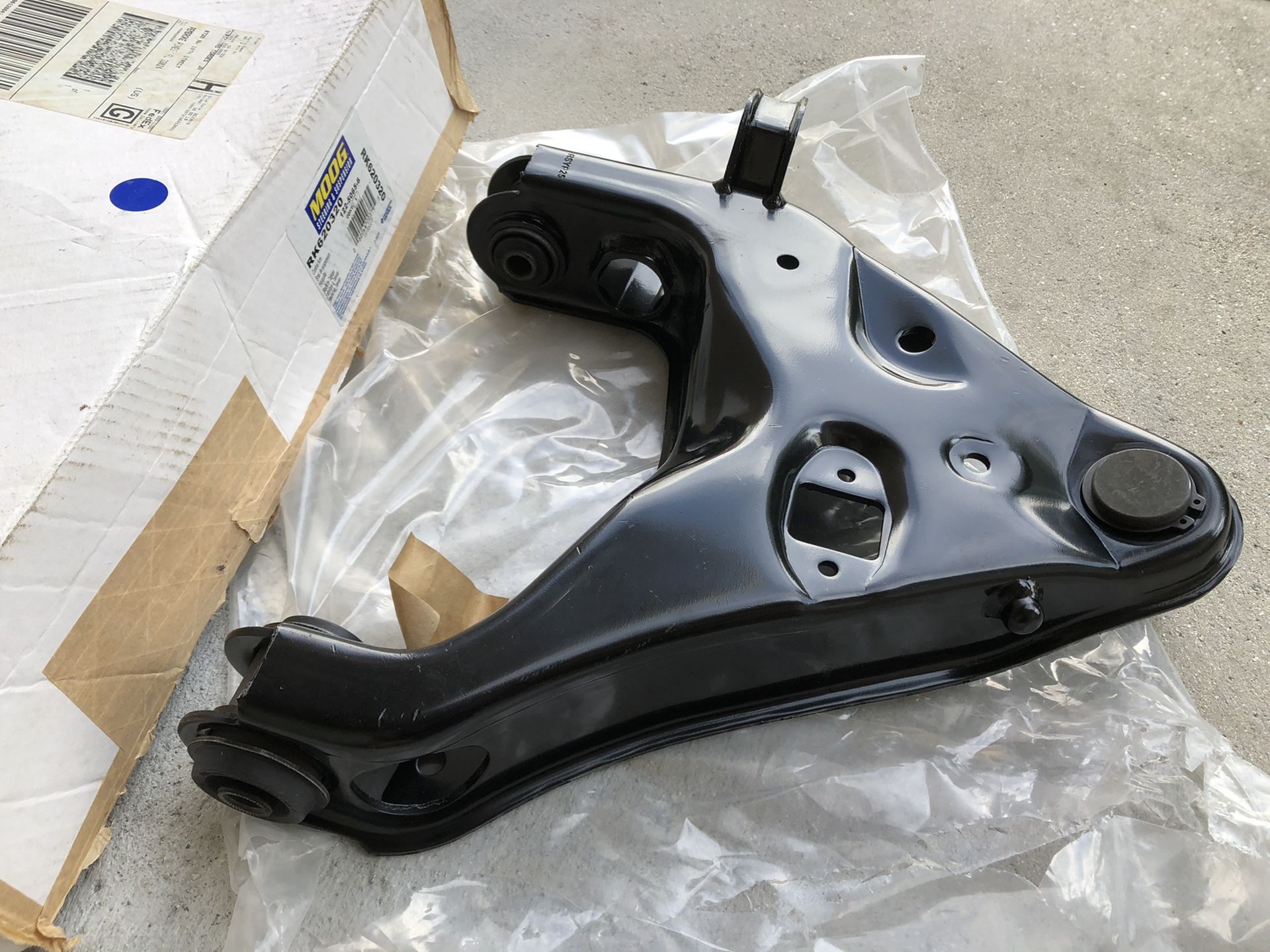 Moog lower front right side control arm & ball joint assembly fitting 04 Ford Sport Trac pt.#RK620320