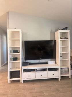 Entertainment center