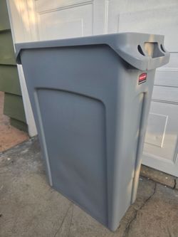 Rubbermaid Trash Can