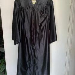 GRADUATION GOWN. 5’5 H. TO 5’7 H  BLACK COLOR GOOD CONDITION