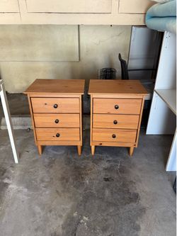 2 small side tables