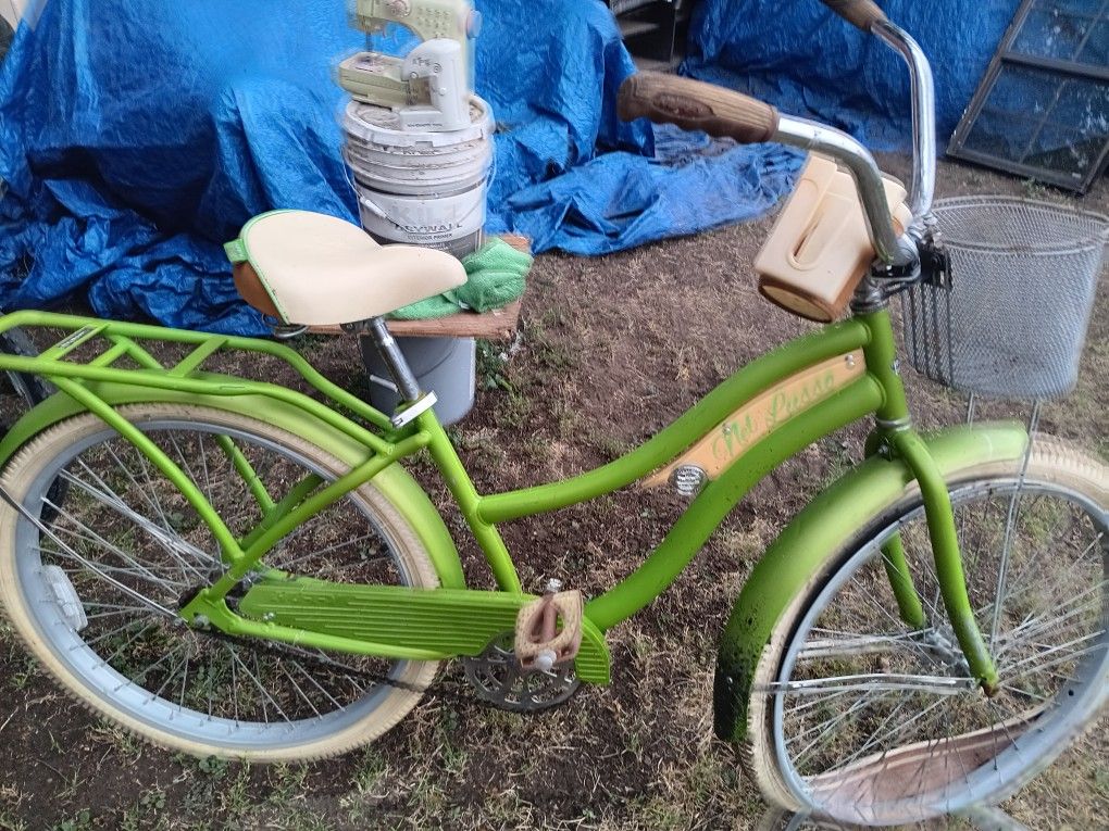 Huffy 24" Nel Lusso Girls' Cruiser Bike