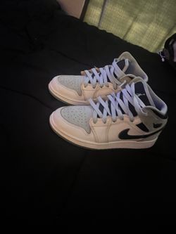 Jordan 1 mid ice blue SE Size 4.5Y