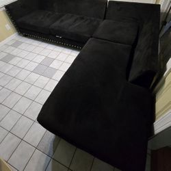 L Shaped Couch/ w Chase Lounge 