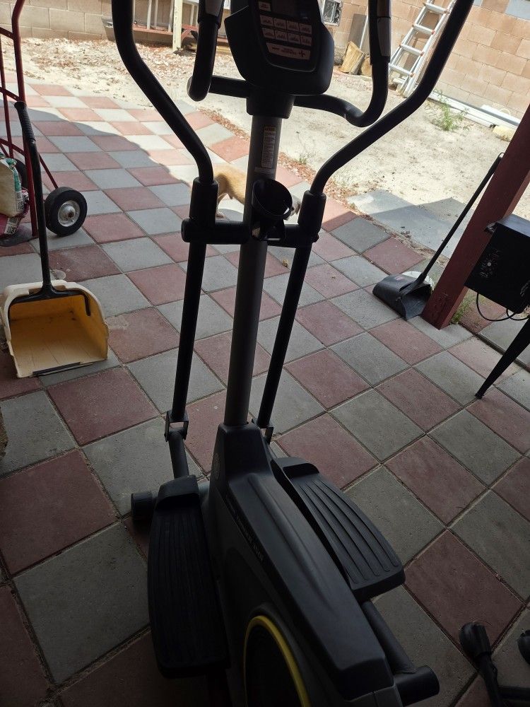 Golds Gym elliptical Machine