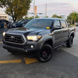 TOYOTA TACOMA. / YEAR 2021