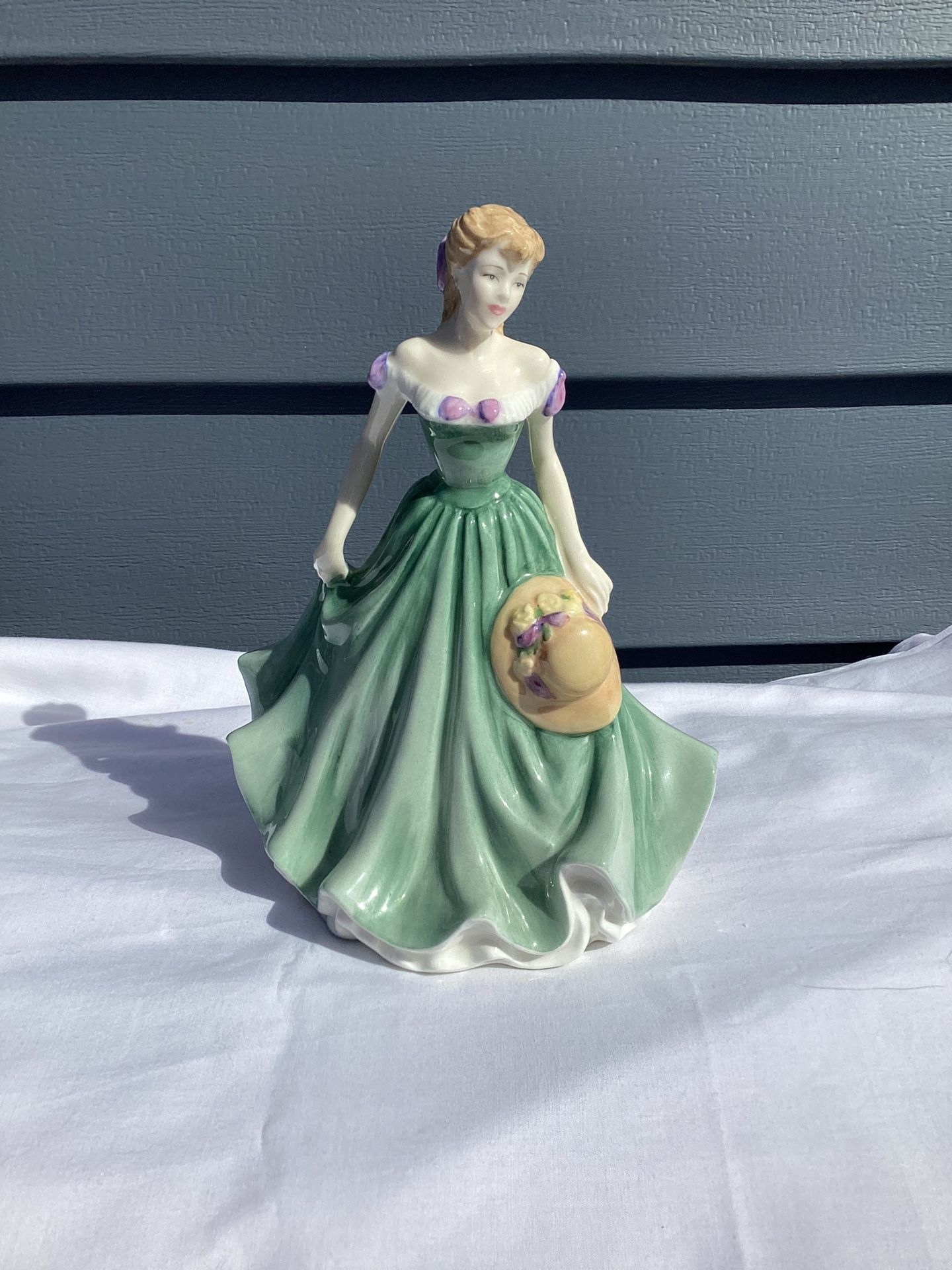 Royal Doulton Classics - Loving Thoughts