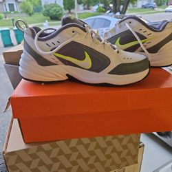 Nike Air Monarch 4