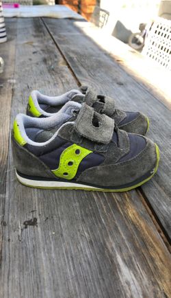 Saucony size 6 toddler shoes