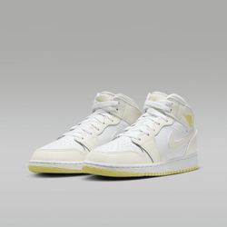 Nike Kid's Size 6 Air Jordan 1 Mid Sneaker
