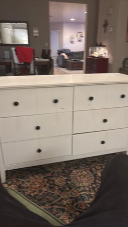 Girls dresser 6 drawers needs fixing