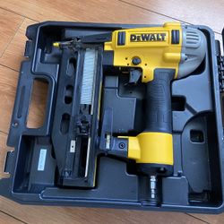 DeWalt 2-1/2 in. 16-gauge Nailer