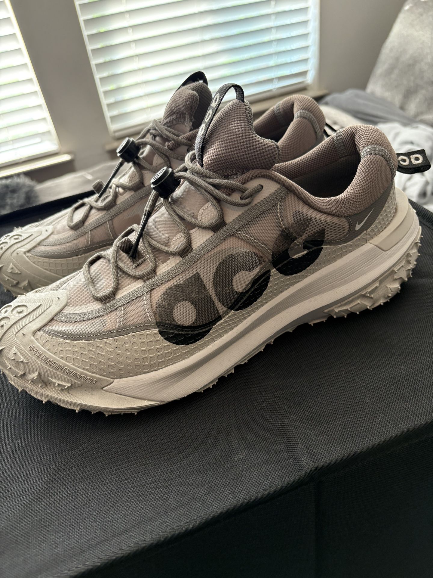 ACG Mountain Fly Low Gore-Tex - Size 10 Men’s