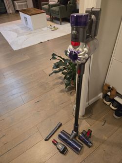 Dyson V8 cordless Vacuum