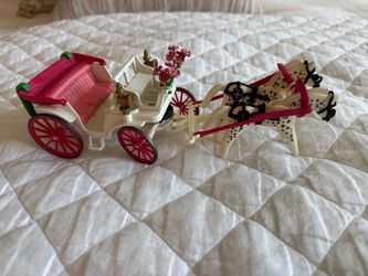 Vintage Playmobile wedding carriage, 1995. Gently used condition. Pet and smoke free home.