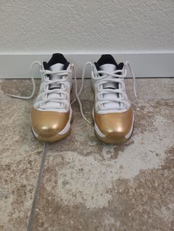 Jordan 11 Ceremony Size 9 mens