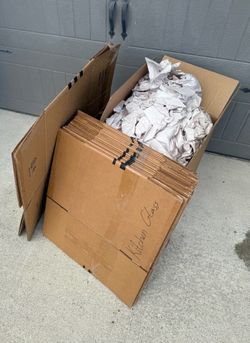 📦 Moving Boxes, Packing Paper & Moving Blankets – Great Condition!
