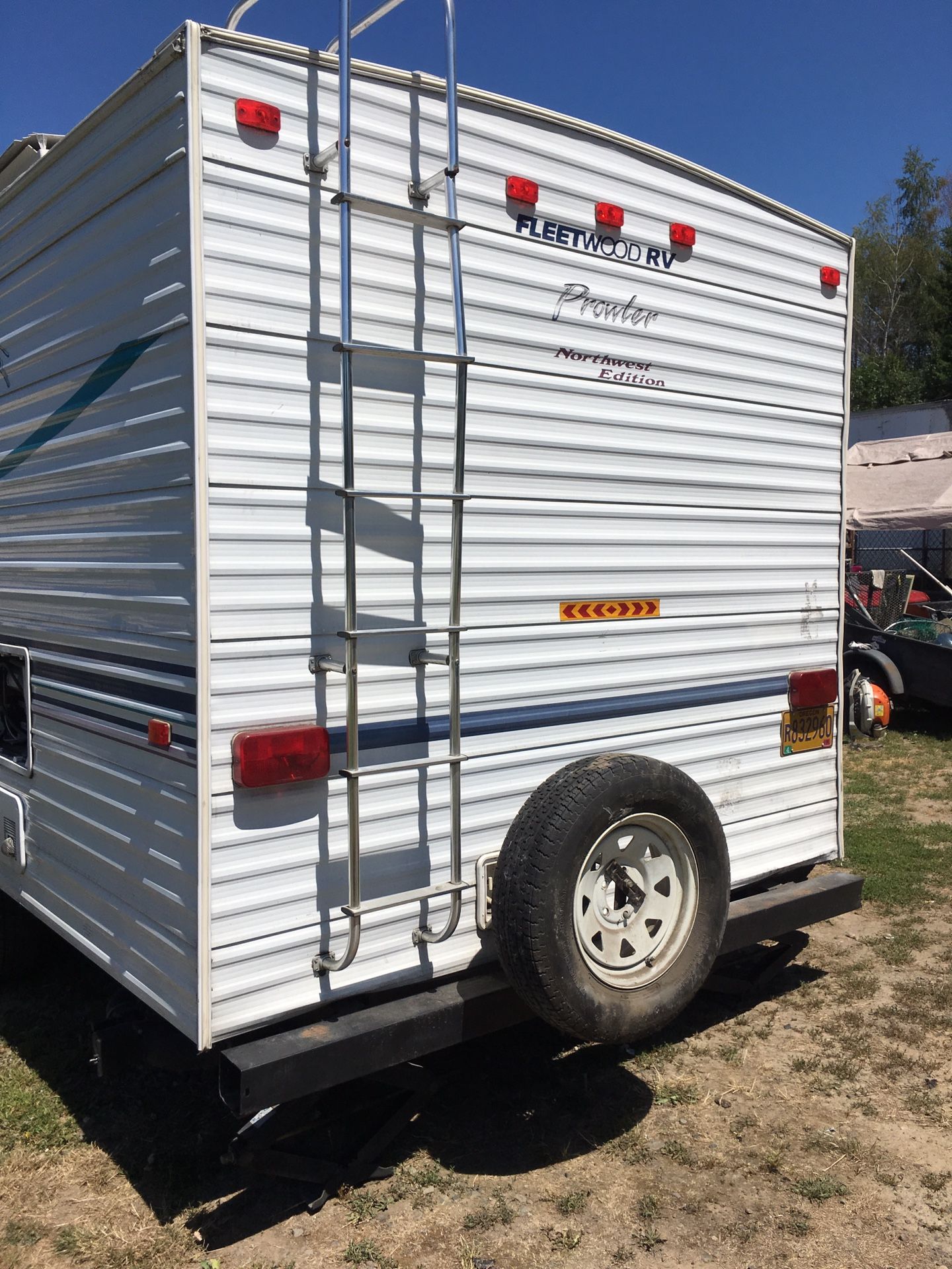 Only $4500 2001 ferry wood rv prowler, new carpet, new floor , new paints, new bunks bed moving must sale today