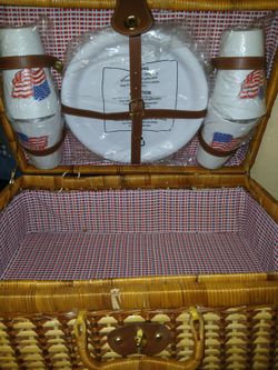 New nos vintage Sears patriotic wicker basket service for 4