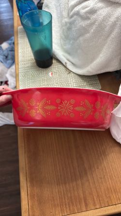 Vintage Pyrex Golden Poinsettia casserole Dish