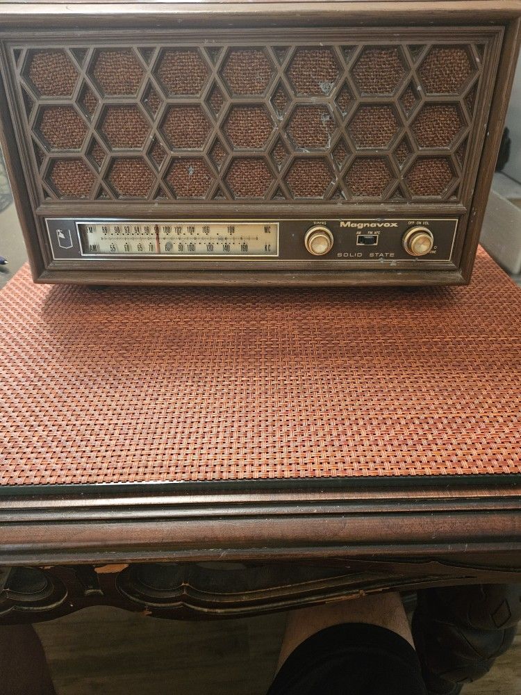 Magnavox Vintage Radio