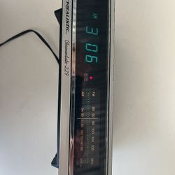 Realistic Chronodate 229 Vintage Radio Alarm Clock