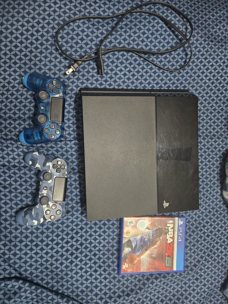 Sony Playstation 4 Game Console - 2 Controllers And Game.
