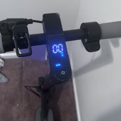 E-Scooter + 48V Charger + 2 Spare Wheels 