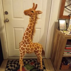 Stuffed giraffe 