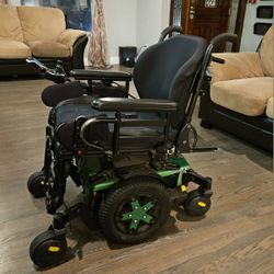 Quantum edge 3 electric wheelchair
Standard version
Good batteries, good tires and casters,
Very good 