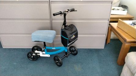 Knee scooter with cover
