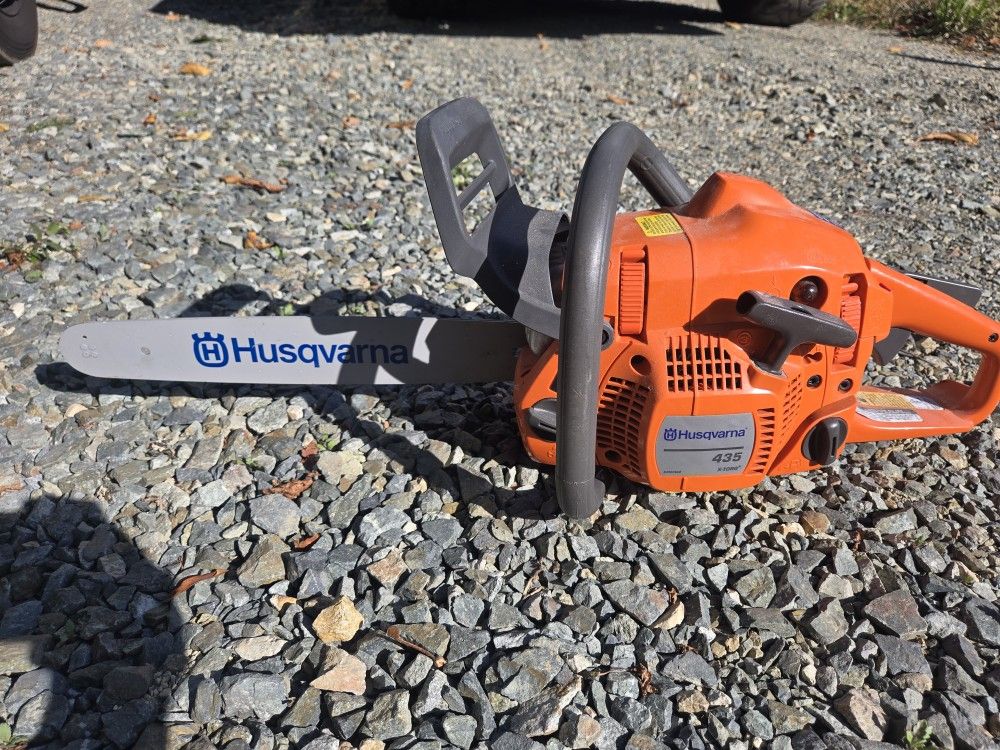 Husqvarna 435 Chainsaw BRAND NEW