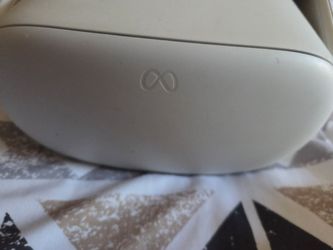 Metaquest 2. Used still runs new