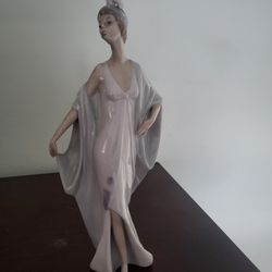 Lladro Great Dame