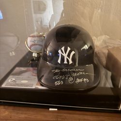 🔥Reggie Jackson Signed Helmet And Ball W/ 1977 Signed World Series Program!