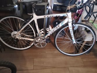 Trek carbon fiber madonne 4.5 racing bike brand new tires and tubes everything else original like new. 1995.